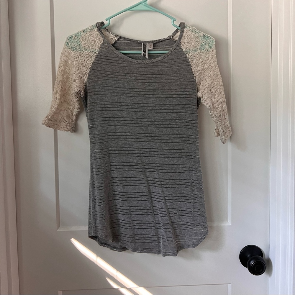 Purchased from Buckle. BKL woman’s top size small
